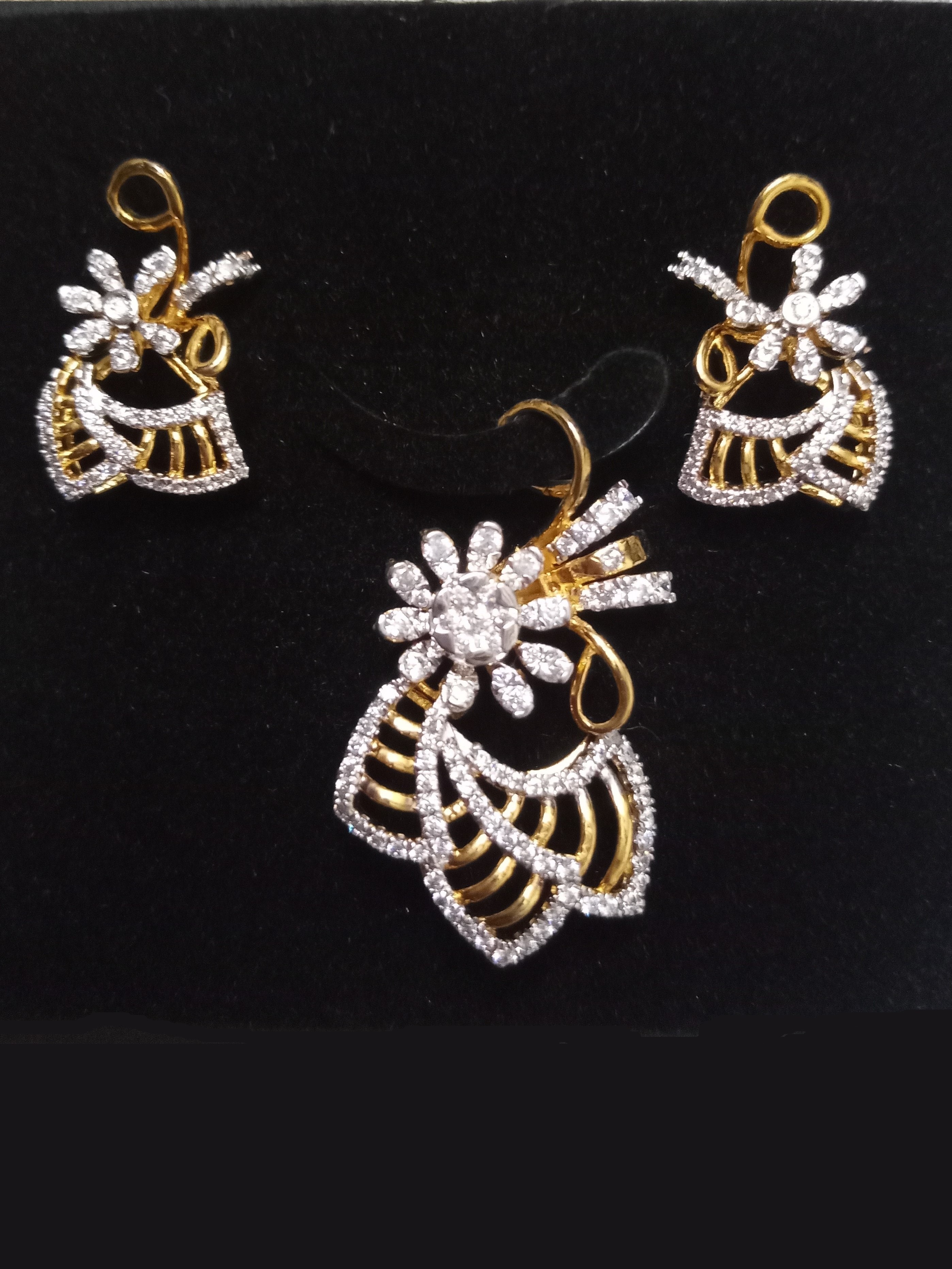 Floral Fusion Diamond Pendant Set