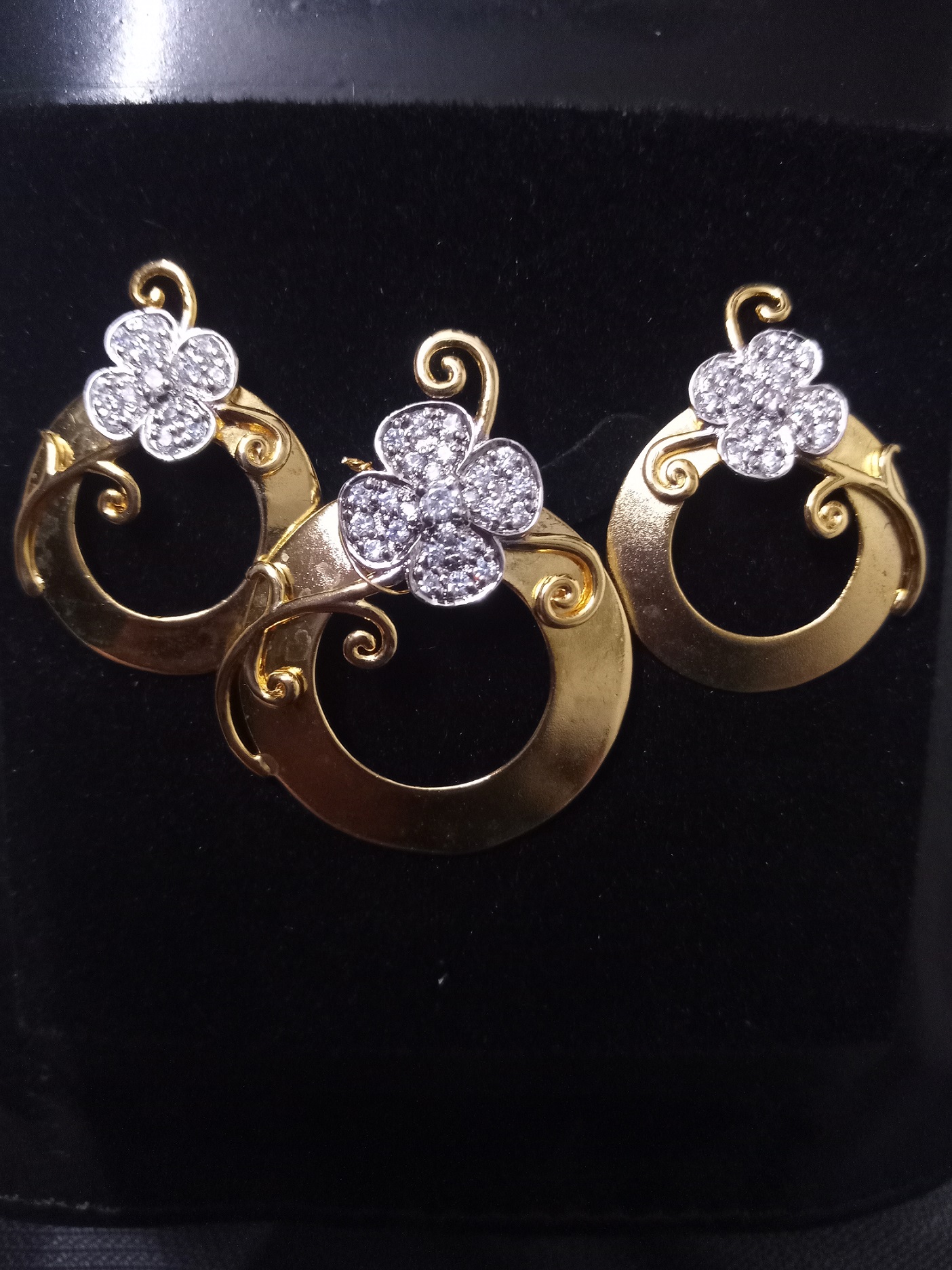 Round Rose Gold Pendant