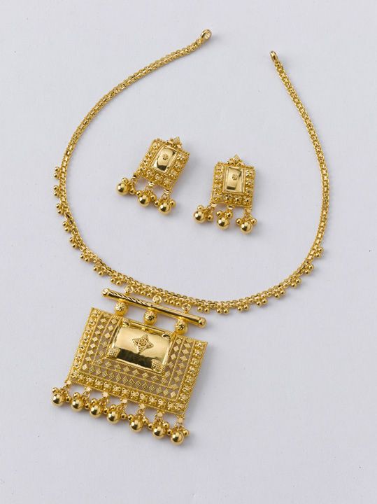 Radiant Tradition Necklace set